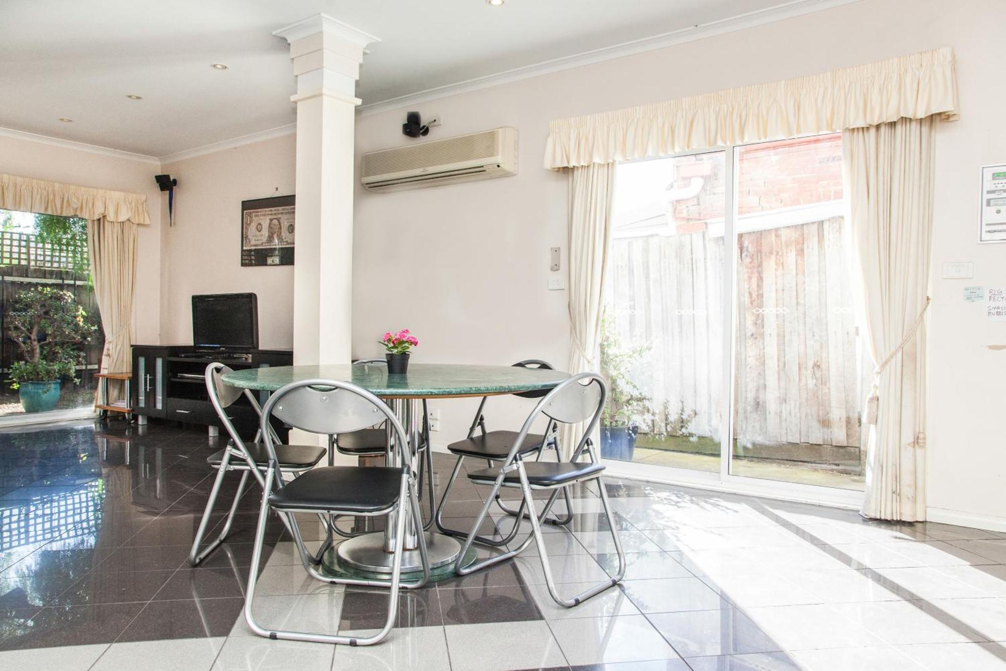 Abbotsford Private Rooms & Pods - 15 Charles Homestay 멜번 외부 사진